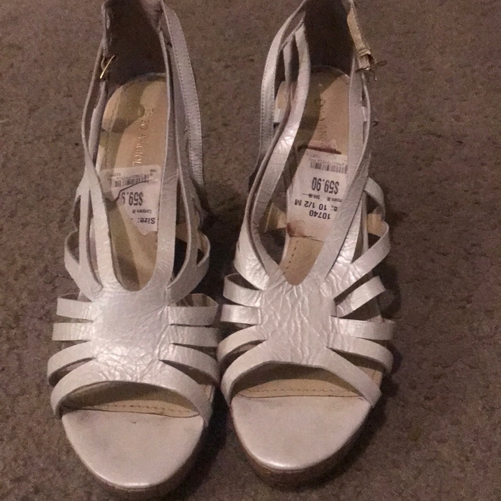 Enzo Angiolini wedge white sandals